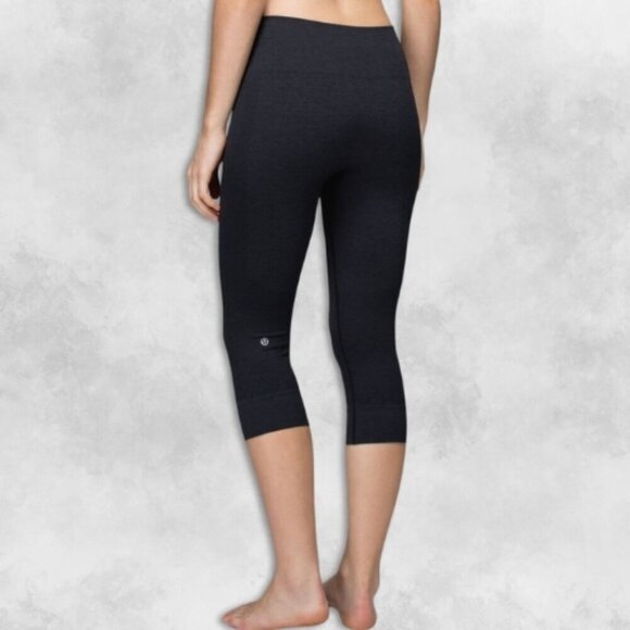 Lululemon Capri Leggings Seamless Body Mapped Sweat Wicking Black Women's US 4 - Picture 2 of 8